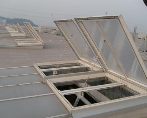 神华胜利电厂位于内蒙古自治区锡林郭勒盟锡林浩特市排烟天窗工程